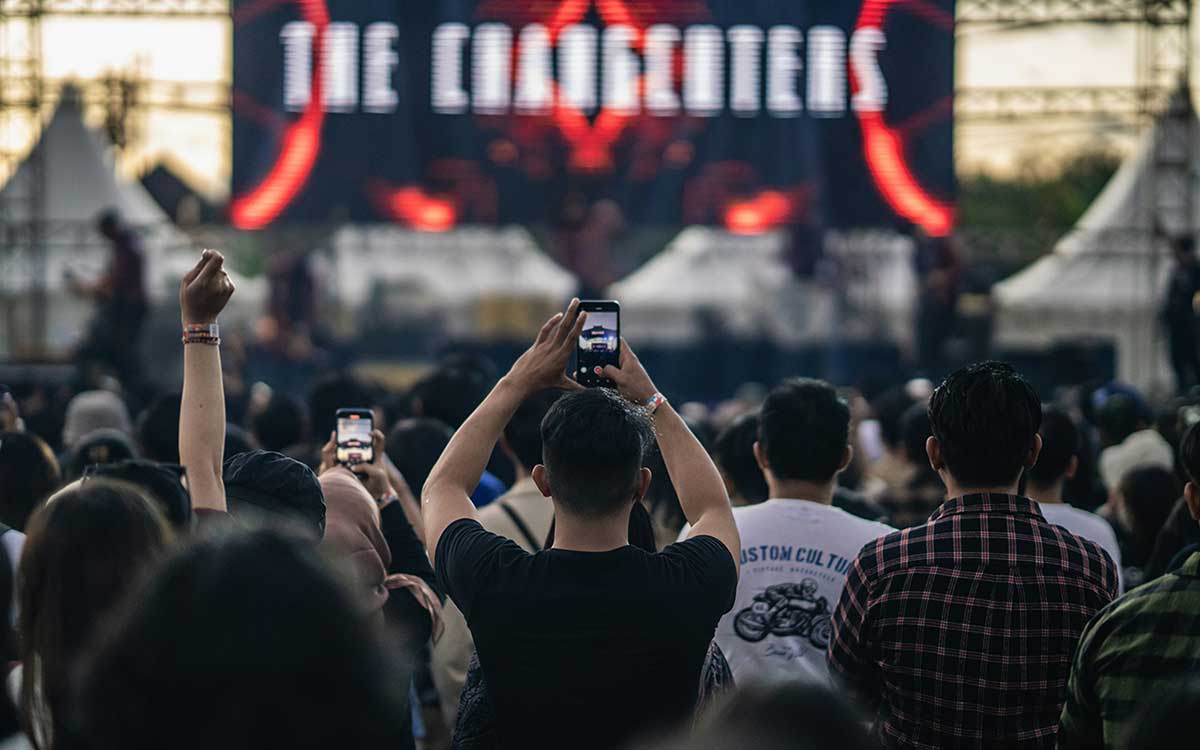 Festival crowd wearing event wristbands for fast entry, re-entry, and access control at a live concert